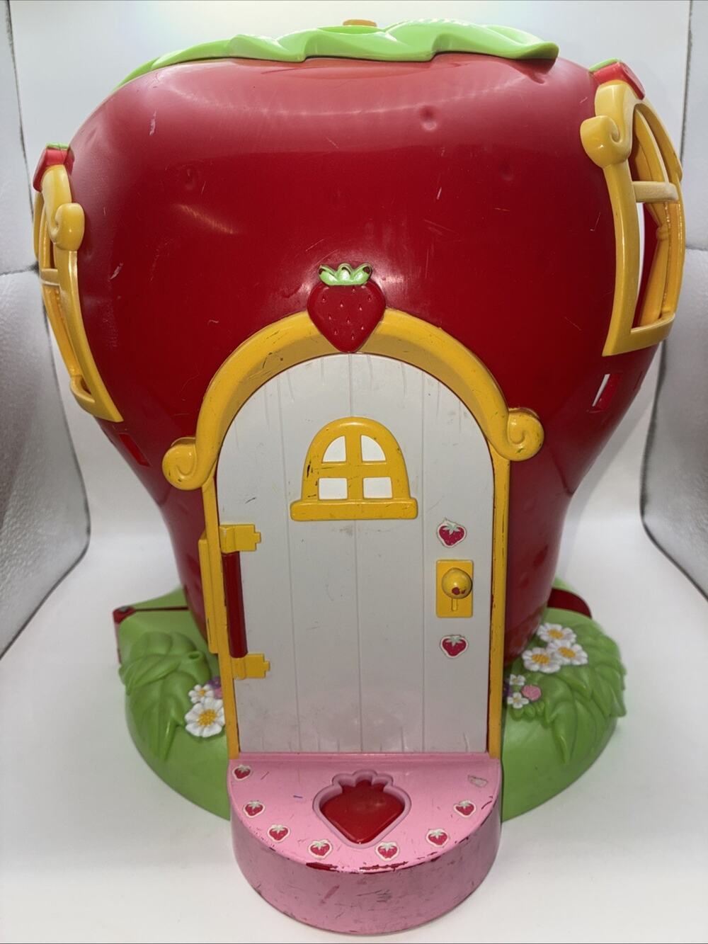 Strawberry Shortcake Doll Playset Carry Case Folding House w/ 2 Beds/ 2003 VNTG